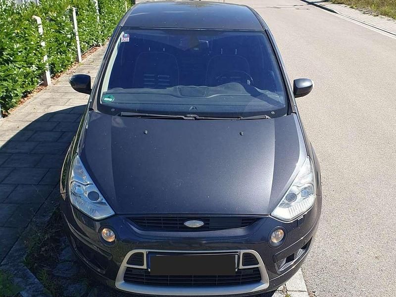 Grau Gebraucht 2010 Ford S-MAX Titanium Van / Kleinbus | 3.299 € (Superpreis) - Bild 1/4