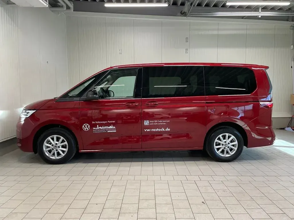 Używany VW T7 Life 150 KM (110 kW) 2024 Czerwony Van