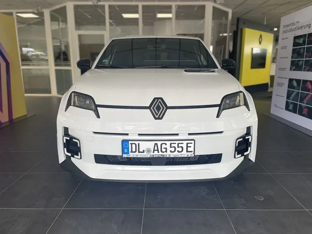 Gebraucht Renault 5 E-Tech Urban 77 kW (106 PS) 2025 Perlmuttweiß metallic Limousine