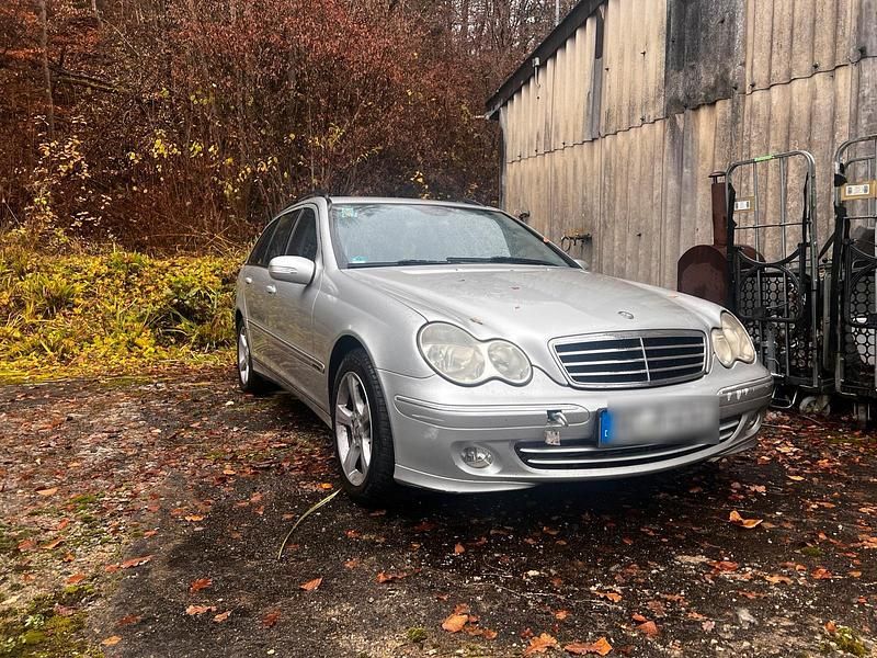 Silber Gebraucht 2004 Mercedes C220 Avantgarde Kombi | 2.150 € (Fairer Preis) - Bild 1/3