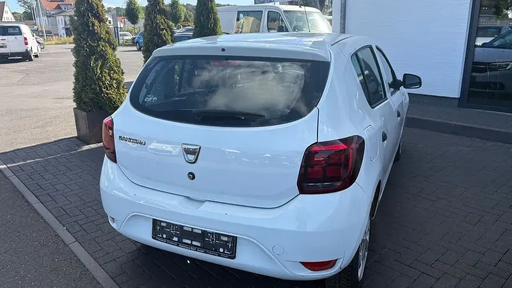 Gebraucht Dacia Sandero 73 PS (53 kW) 2019 Weiß Limousine