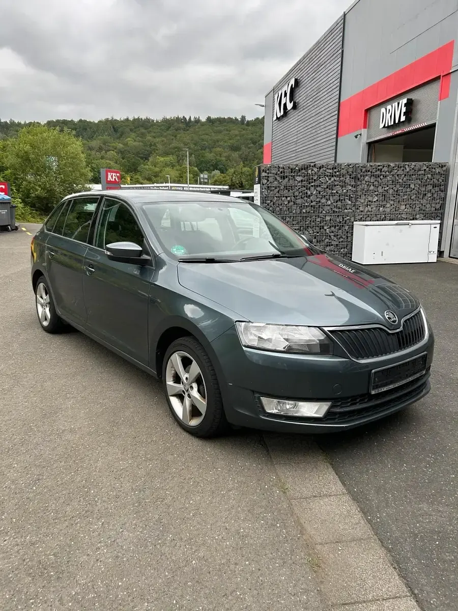 Gebraucht Skoda Rapid 90 PS (66 kW) 2016 Grau Kleinwagen