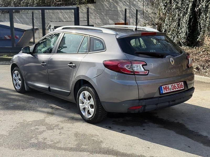 Gebraucht Renault Mégane III Expression 110 PS (80 kW) 2009 Grau Limousine