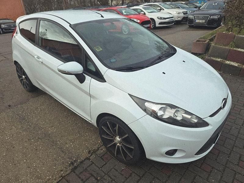 Gebraucht Ford Fiesta Trend 97 PS (71 kW) 2009 Weiß Kleinwagen