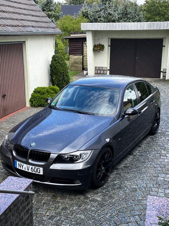Grau Gebraucht 2006 BMW 320 Limousine | 2.500 € (Superpreis) - Bild 1/4