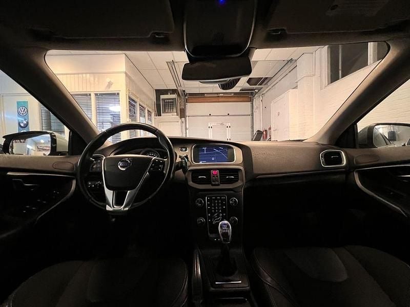 Gebraucht Volvo V40 150 PS (110 kW) 2014 Blau Limousine