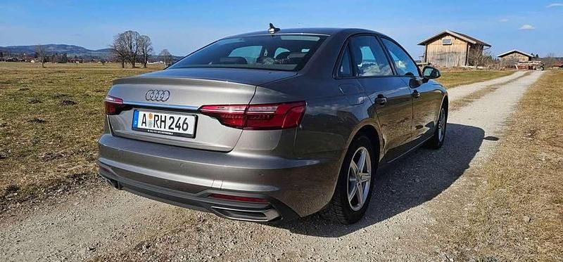 Gebraucht Audi A4 Comfort 136 PS (100 kW) 2020 Grau Limousine