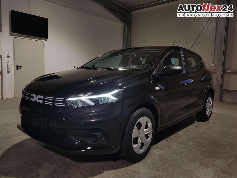 Nacreschwarz metallic Neu 2025 Dacia Sandero Essentiel Kleinwagen | 17.150 € (Fairer Preis) - Bild 1/4