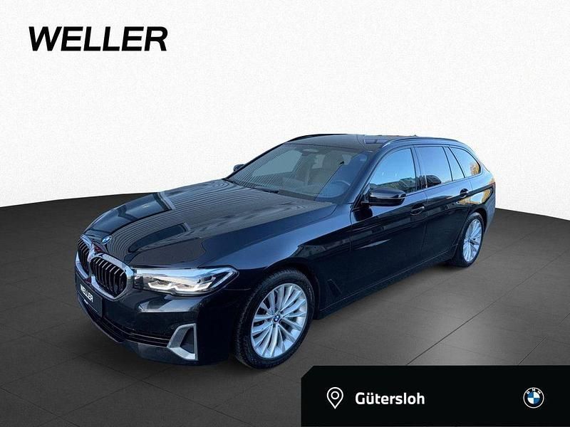 Black sapphire (schwarz) Gebraucht 2022 BMW 530 Luxury Line Kombi | 39.450 € (Fairer Preis) - Bild 1/4