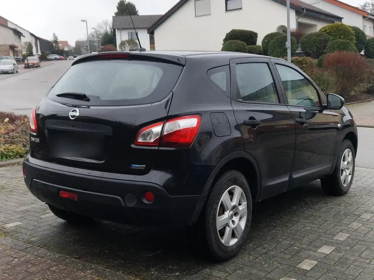 Gebraucht Nissan Qashqai 150 PS (110 kW) 2011 Schwarz SUV