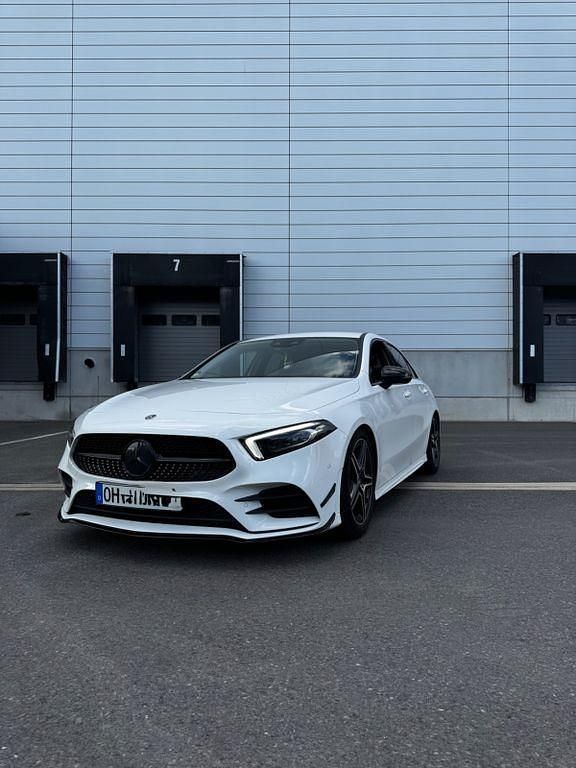 Weiß Gebraucht 2020 Mercedes A220 AMG line Limousine | 21.800 € (Guter Preis) - Bild 1/4