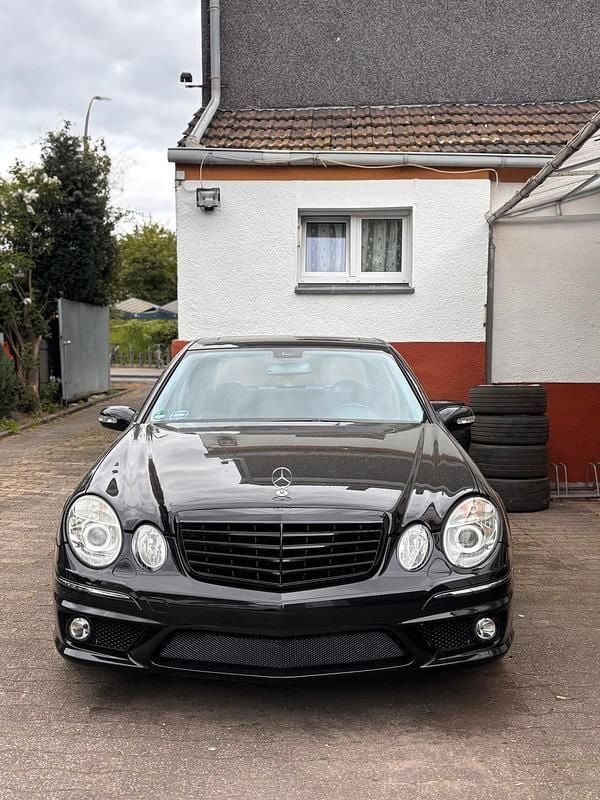 Schwarz Gebraucht 2005 Mercedes E240 Limousine | 5.250 € (Fairer Preis) - Bild 1/4
