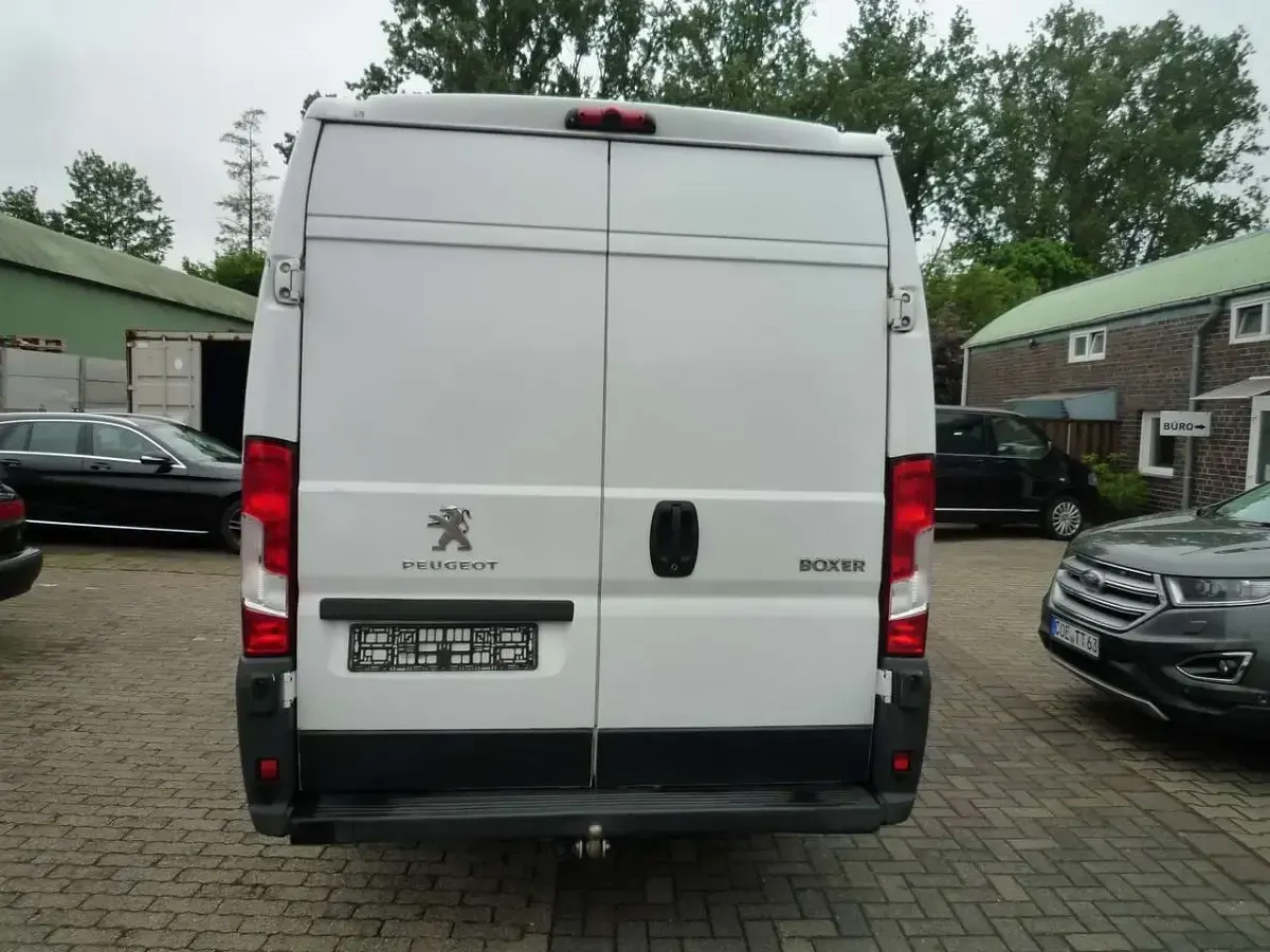 Gebraucht Peugeot Boxer 140 PS (102 kW) 2021 Lackierung weiss icy Van