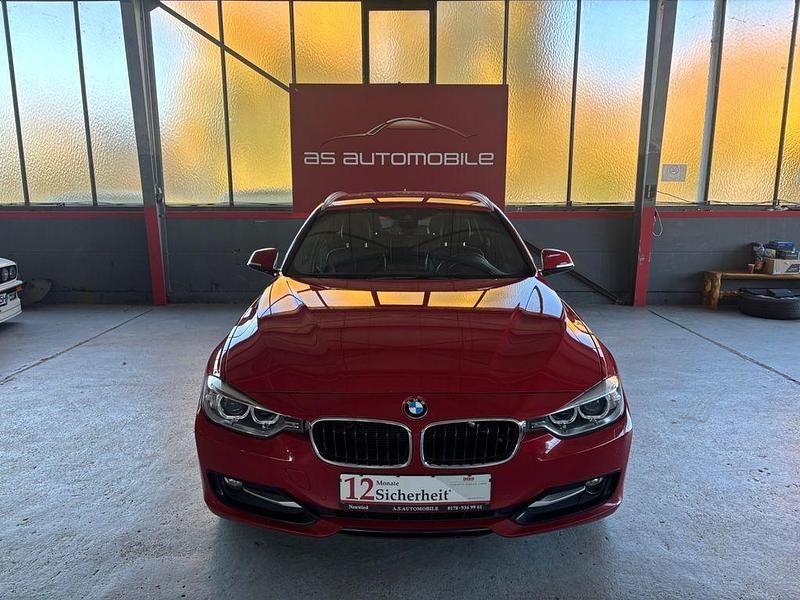 Rot Gebraucht 2013 BMW 320 Comfort Edition Kombi | 9.990 € (Fairer Preis) - Bild 1/4