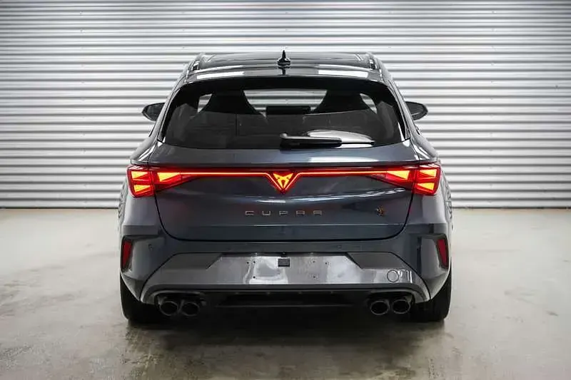 Gebraucht Cupra Leon VZ 333 PS (244 kW) 2025 Magnetic grau Kombi