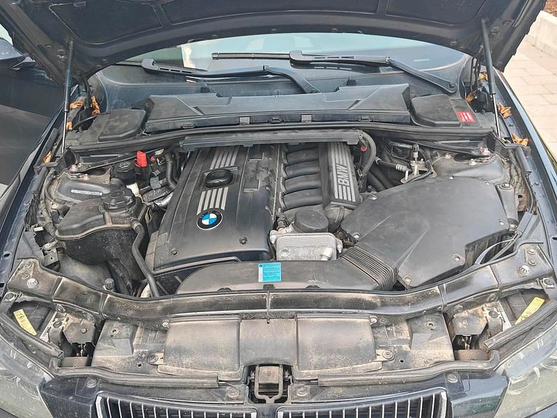 Gebraucht BMW 325 218 PS (160 kW) 2008 Schwarz Kombi