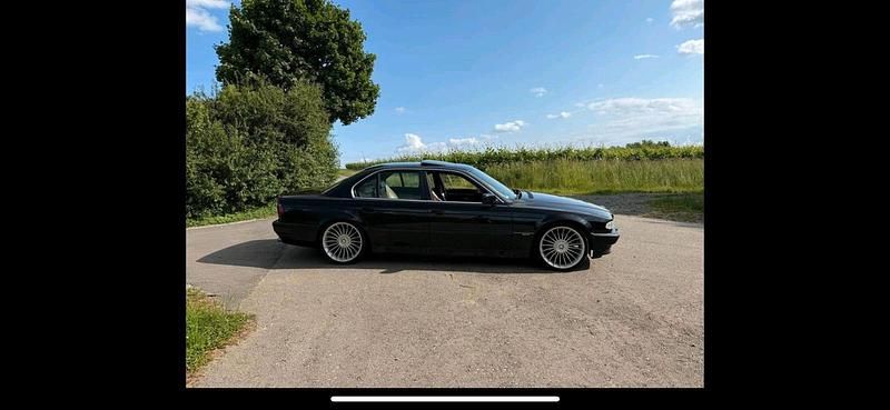 Schwarz Gebraucht 1994 BMW 740 Limousine | 11.000 € - Bild 1/3