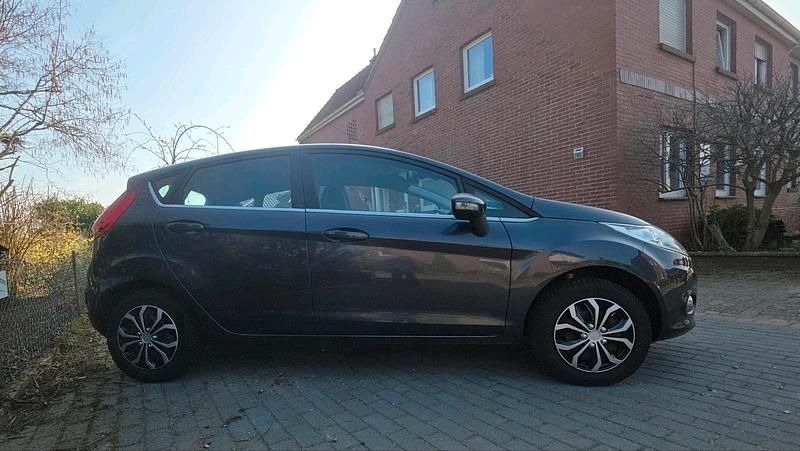 Gebraucht Ford Fiesta Titanium 82 PS (60 kW) 2009 Grau Kleinwagen