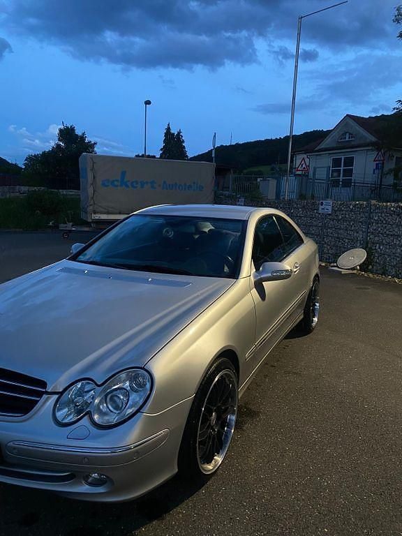 Silber Gebraucht 2003 Mercedes CLK320 Avantgarde Coupé | 6.799 € (Fairer Preis) - Bild 1/4