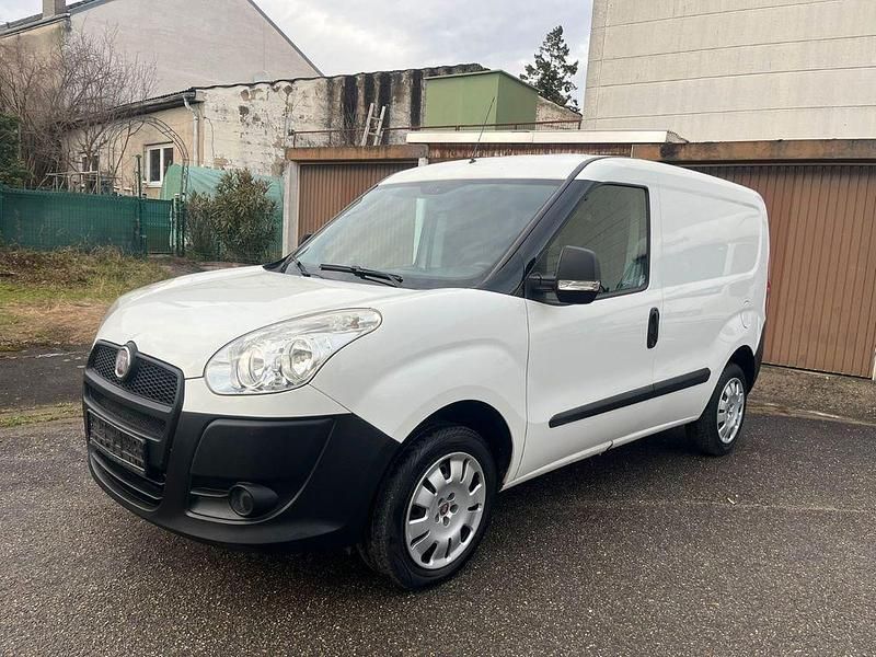 Weiß Gebraucht 2011 Fiat Doblò Van / Kleinbus | 4.750 € (Fairer Preis) - Bild 1/4