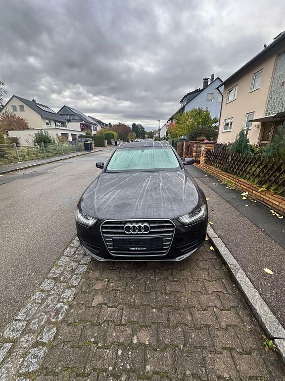 Grau Gebraucht 2012 Audi A4 Ambition Kombi | 7.900 € (Fairer Preis) - Bild 1/4