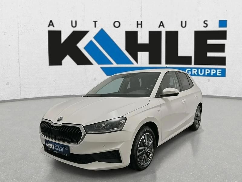 Weiß Gebraucht 2023 Skoda Fabia Ambition Limousine | 16.989 € (Guter Preis) - Bild 1/4