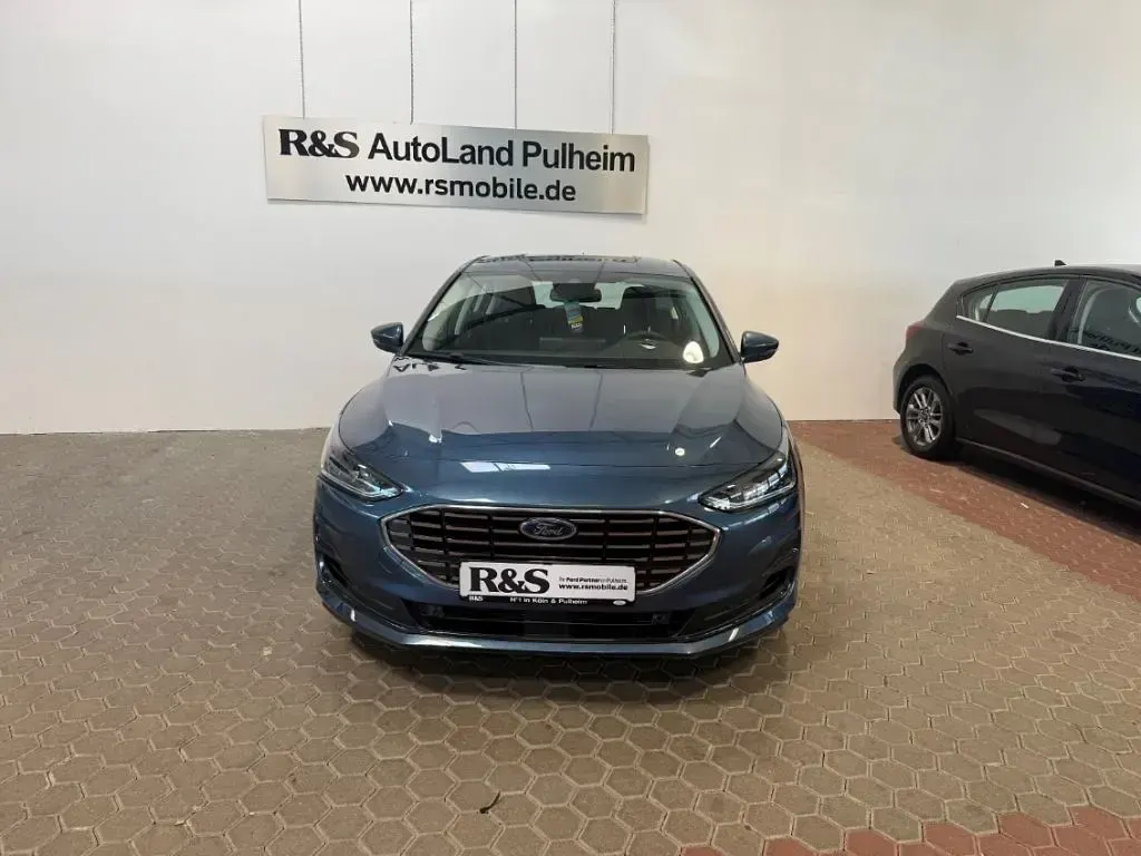 Neu Ford Focus Titanium 125 PS (91 kW) 2026 Blau Limousine