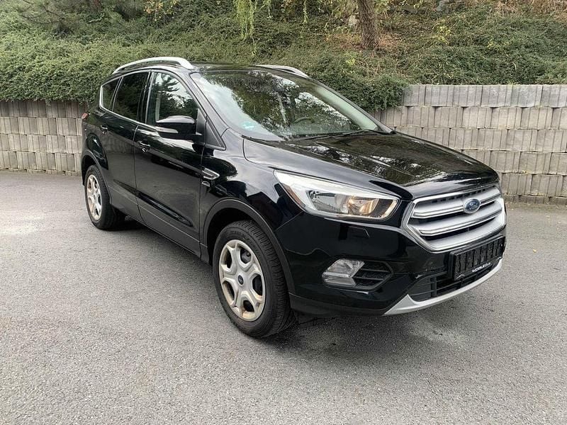 Gebraucht Ford Kuga 120 PS (88 kW) 2017 Schwarz SUV
