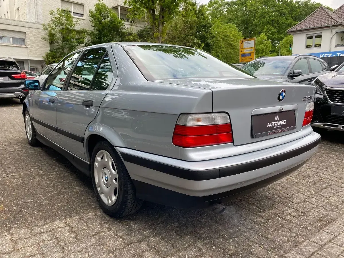 Gebraucht BMW 320 150 PS (110 kW) 1997 Silber Limousine
