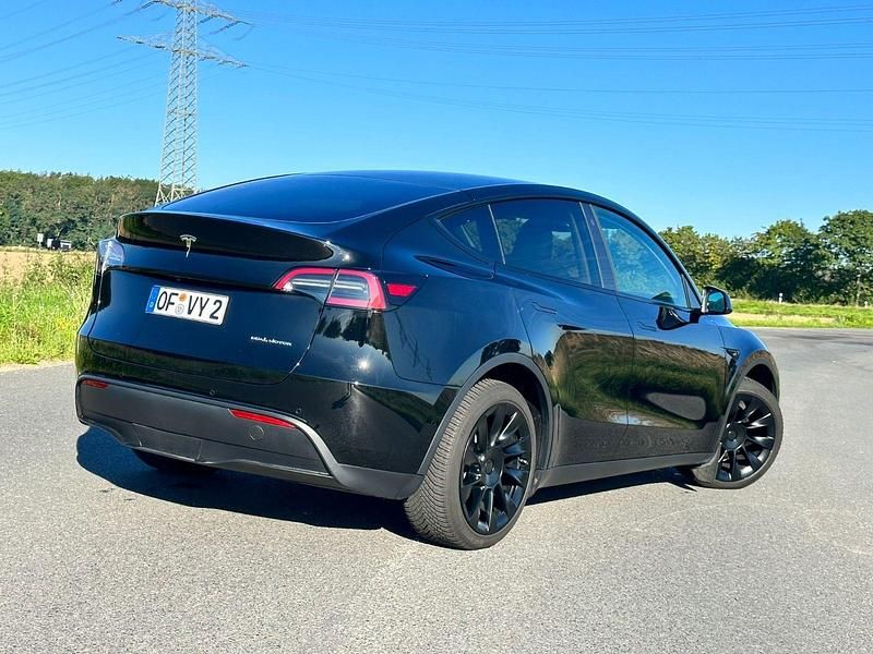 Schwarz Gebraucht 2022 Tesla Model Y Long Range AWD SUV | 32.900 € (Teuer) - Bild 1/4