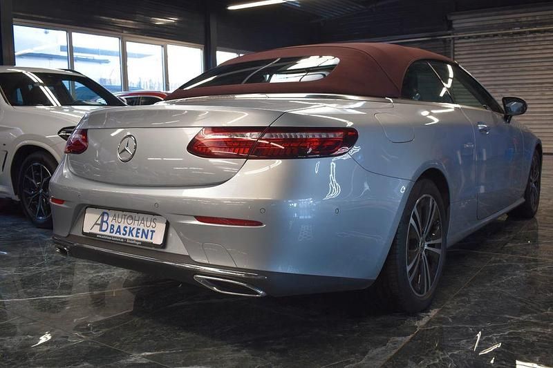 Gebraucht Mercedes E220 194 PS (142 kW) 2021 Silber Cabrio