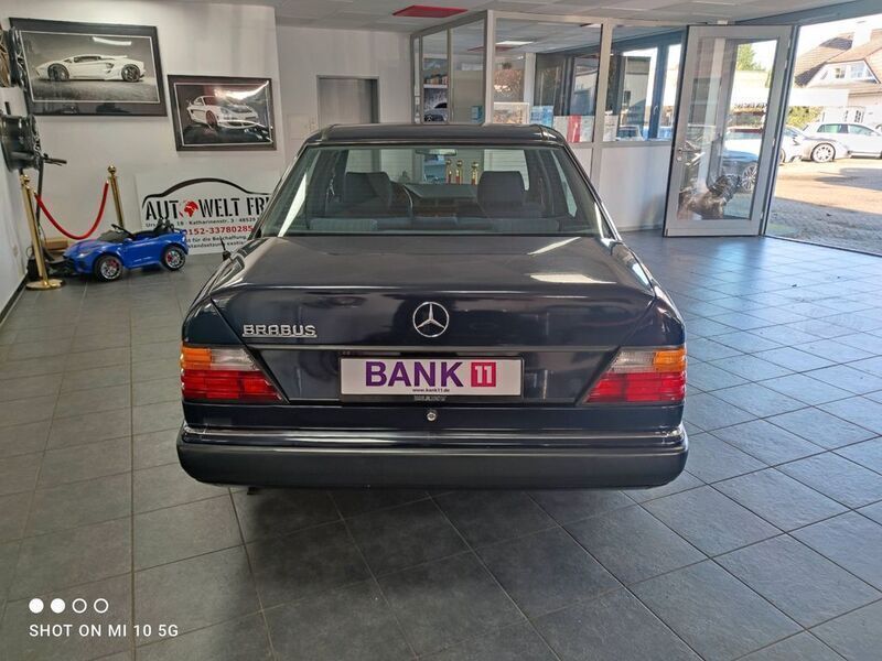 Gebraucht Mercedes E230 132 PS (97 kW) 1991 Blau Limousine