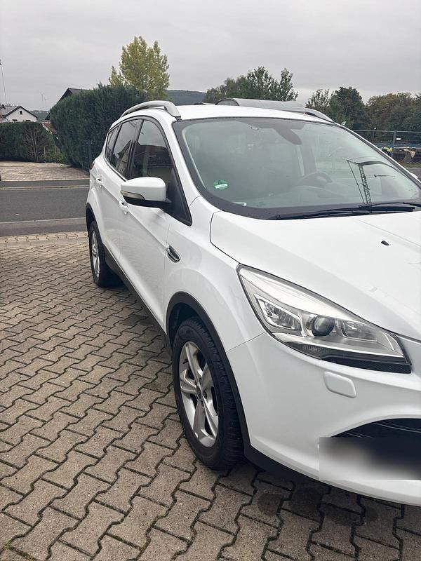 Gebraucht Ford Kuga Titanium 150 PS (110 kW) 2015 Weiß SUV