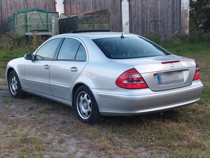 Gebraucht Mercedes E200 122 PS (89 kW) 2004 Silber Limousine