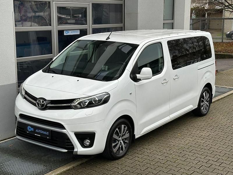 Weiß Gebraucht 2022 Toyota Proace Verso Van / Kleinbus | 24.890 € (Guter Preis) - Bild 1/4