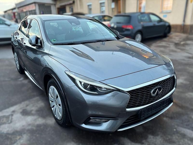Gebraucht Infiniti Q30 Sport Tech 109 PS (80 kW) 2016 Grau Limousine