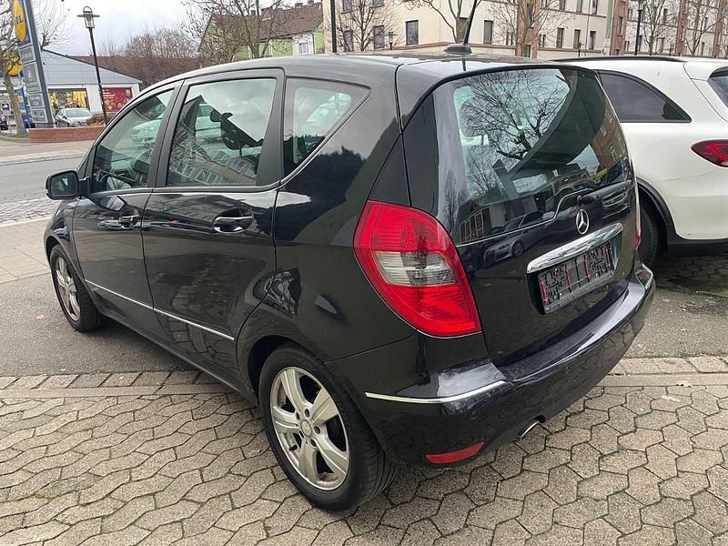 Gebraucht Mercedes A160 95 PS (69 kW) 2010 Schwarz Kleinwagen