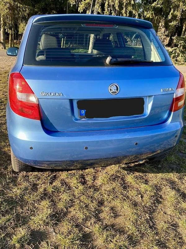 Gebraucht Skoda Fabia Classic 60 PS (44 kW) 2014 Blau Limousine