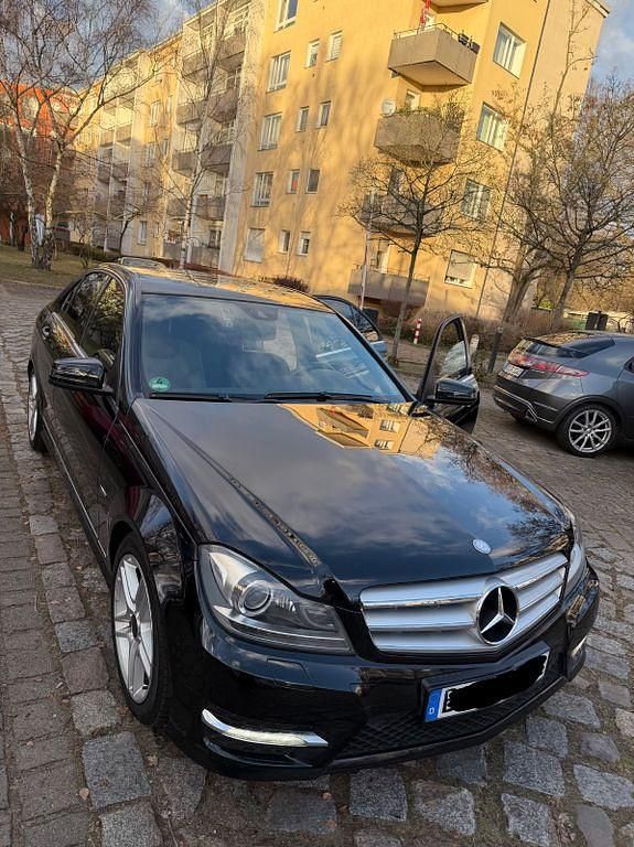 Schwarz Gebraucht 2012 Mercedes C180 Limousine | 9.500 € (Fairer Preis) - Bild 1/4
