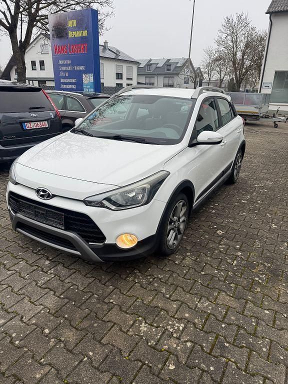 Gebraucht Hyundai i20 Active 101 PS (74 kW) 2016 Weiß Limousine