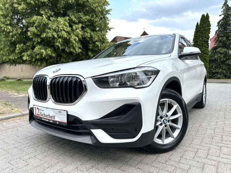 Alpinweiss iii Gebraucht 2020 BMW X1 Advantage SUV | 19.950 € (Guter Preis) - Bild 1/4