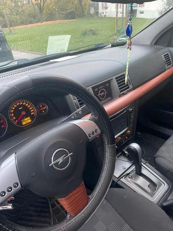 Grau Gebraucht 2004 Opel Vectra Limousine | 800 € (Guter Preis) - Bild 1/4