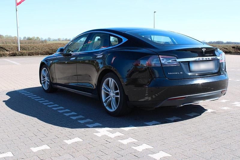 Second-hand Tesla Model S 269 kW (367 CP) 2014 Negru Hatchback