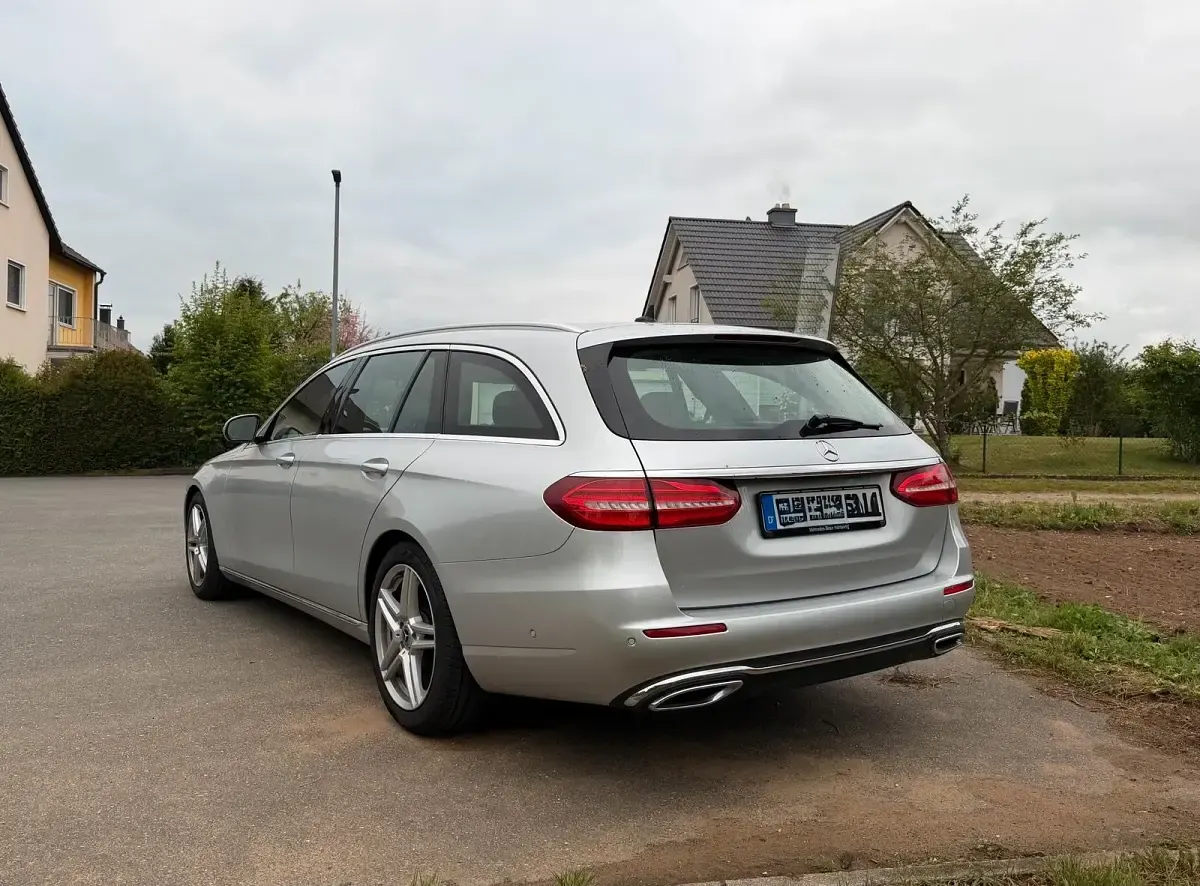 Gebraucht Mercedes E220 194 PS (142 kW) 2018 Silber Kombi