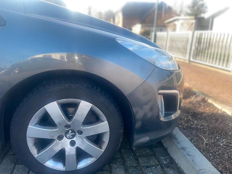 Gebraucht Peugeot 308 SW 112 PS (82 kW) 2012 Grau Limousine