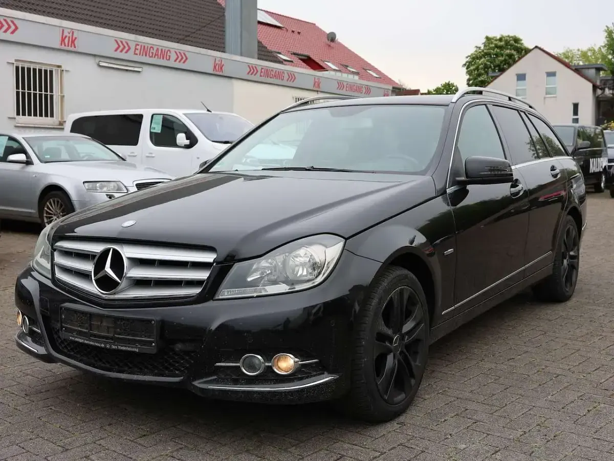 Second-hand Mercedes C200 Avantgarde 136 CP (100 kW) 2011 Negru Break