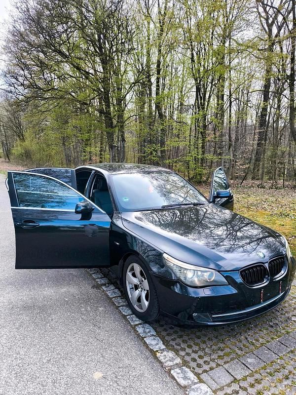 Gebraucht BMW 523 190 PS (139 kW) 2009 Schwarz Limousine