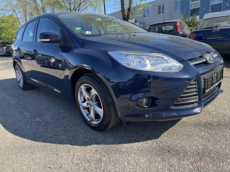 Gebraucht Ford Focus 105 PS (77 kW) 2011 Blau Limousine
