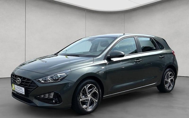 Grau Gebraucht 2023 Hyundai i30 Select Limousine | 16.880 € (Guter Preis) - Bild 1/4