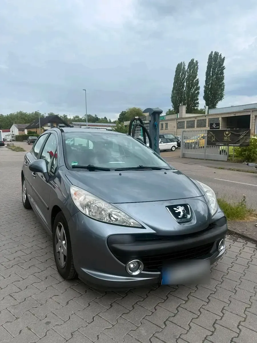 Gebraucht Peugeot 207 95 PS (69 kW) 2008 Grau Kleinwagen